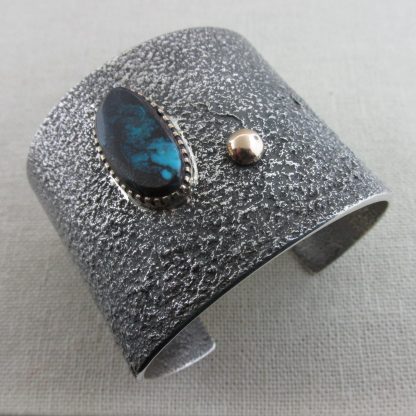Edison Cummings Navajo Bisbee Turquoise and 14kt. Gold Sterling Silver Tufa Cast Cuff