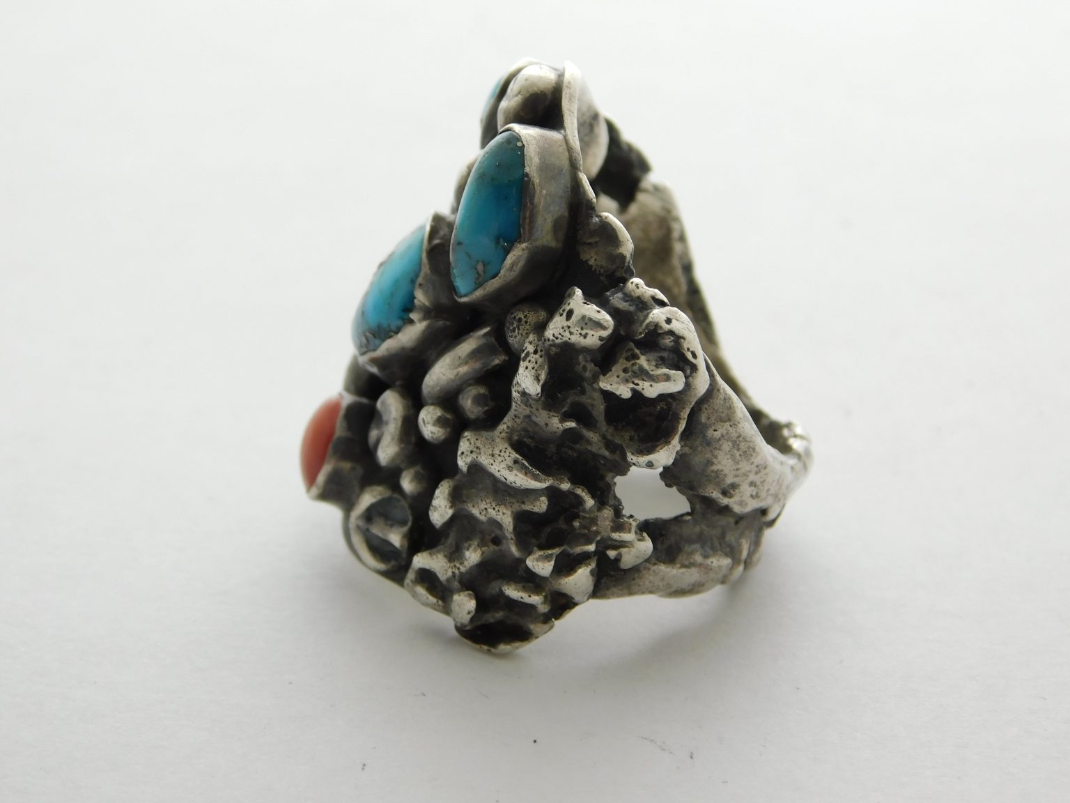 Side view of NAVAJO Organic Sterling Silver Ring with Turquoise and Coral Sz. 11-1/2