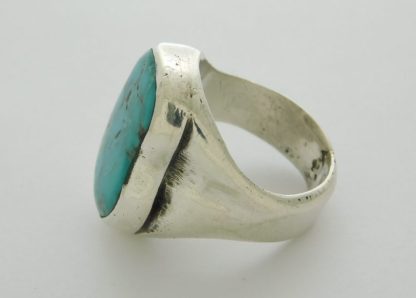 Side view of CARLOS DIAZ Columbian Kingman Turquoise and Sterling Silver Ring Size 8-1/2
