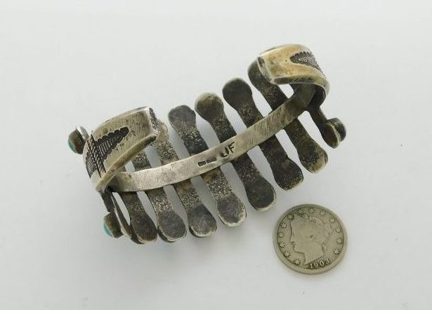 V Chain Casting Bracelet With Gloss Enamel Work