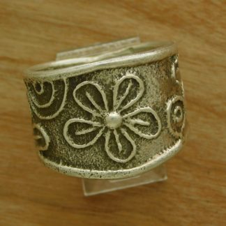 Joel Pajarito Kewa Floral Cigar Ring