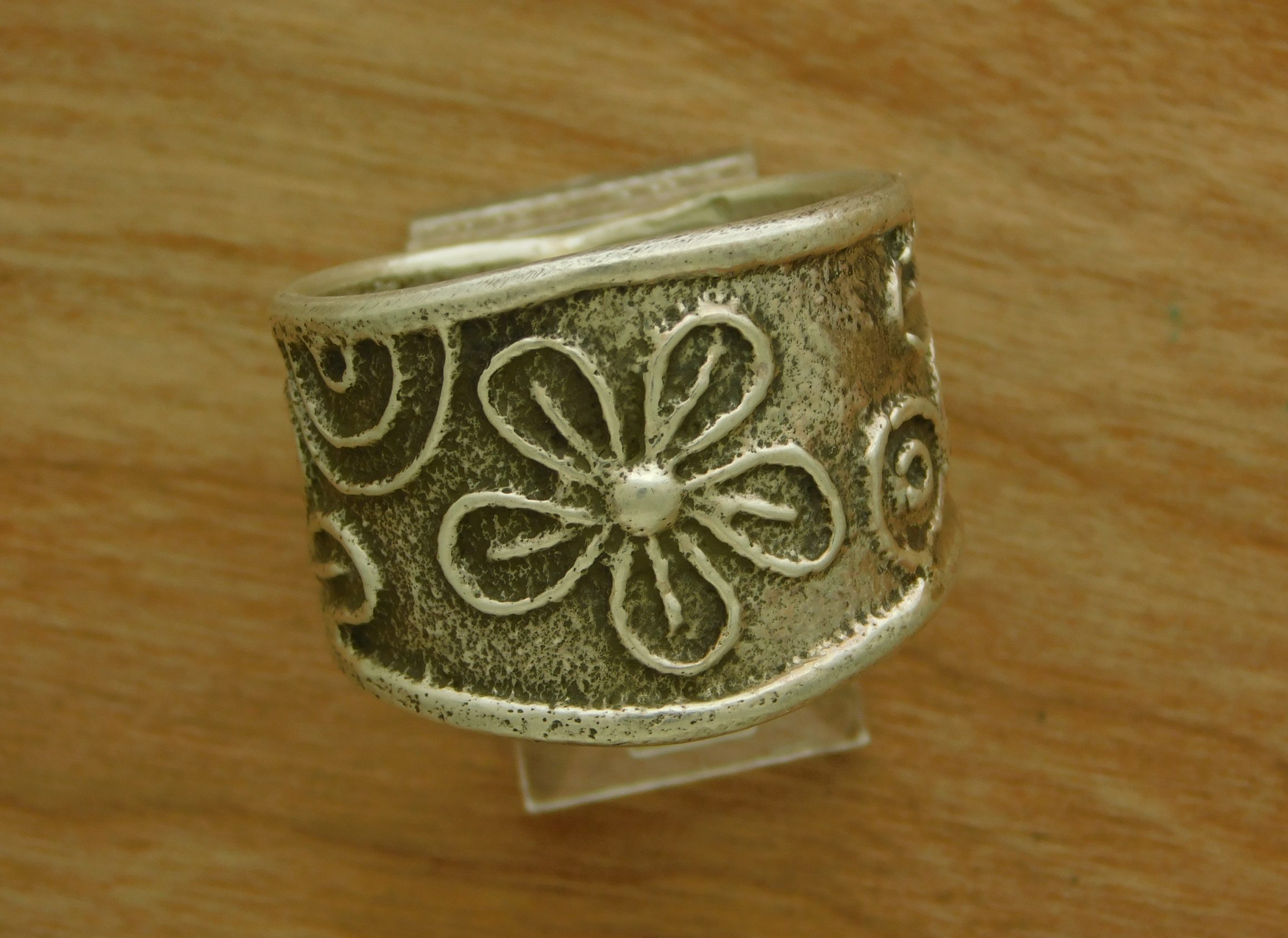 Joel Pajarito Kewa Floral Cigar Ring